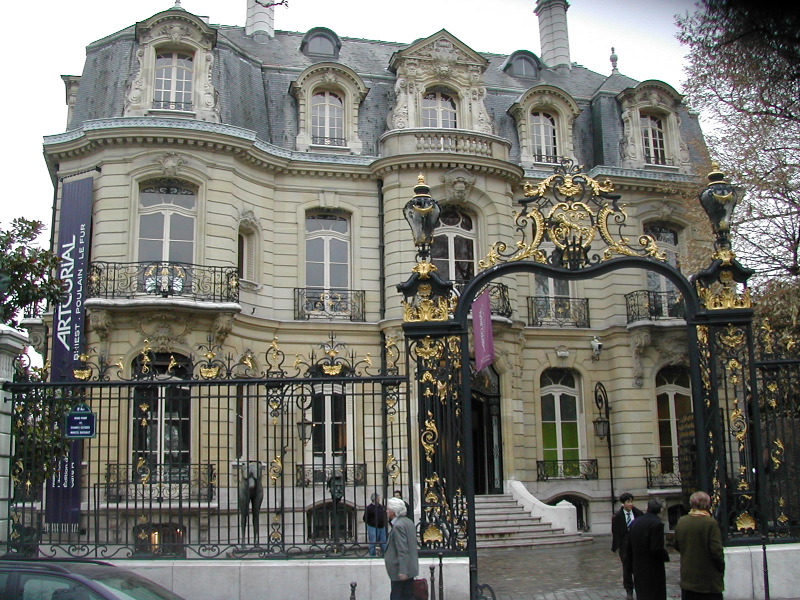 Great building on Champs