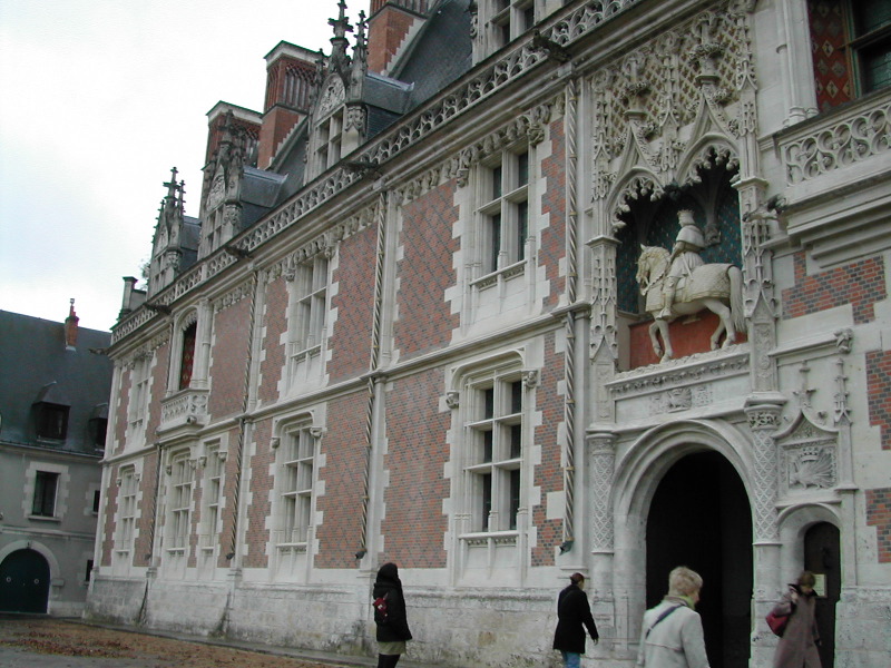 Blois facing courtyard